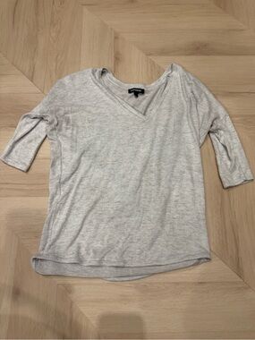 Express Women’s Light Gray V-Neck Pullover